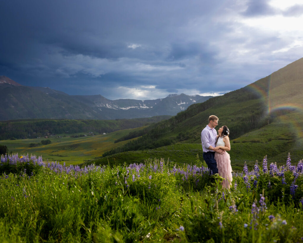 Engagement Photos in the mountains of crested butte