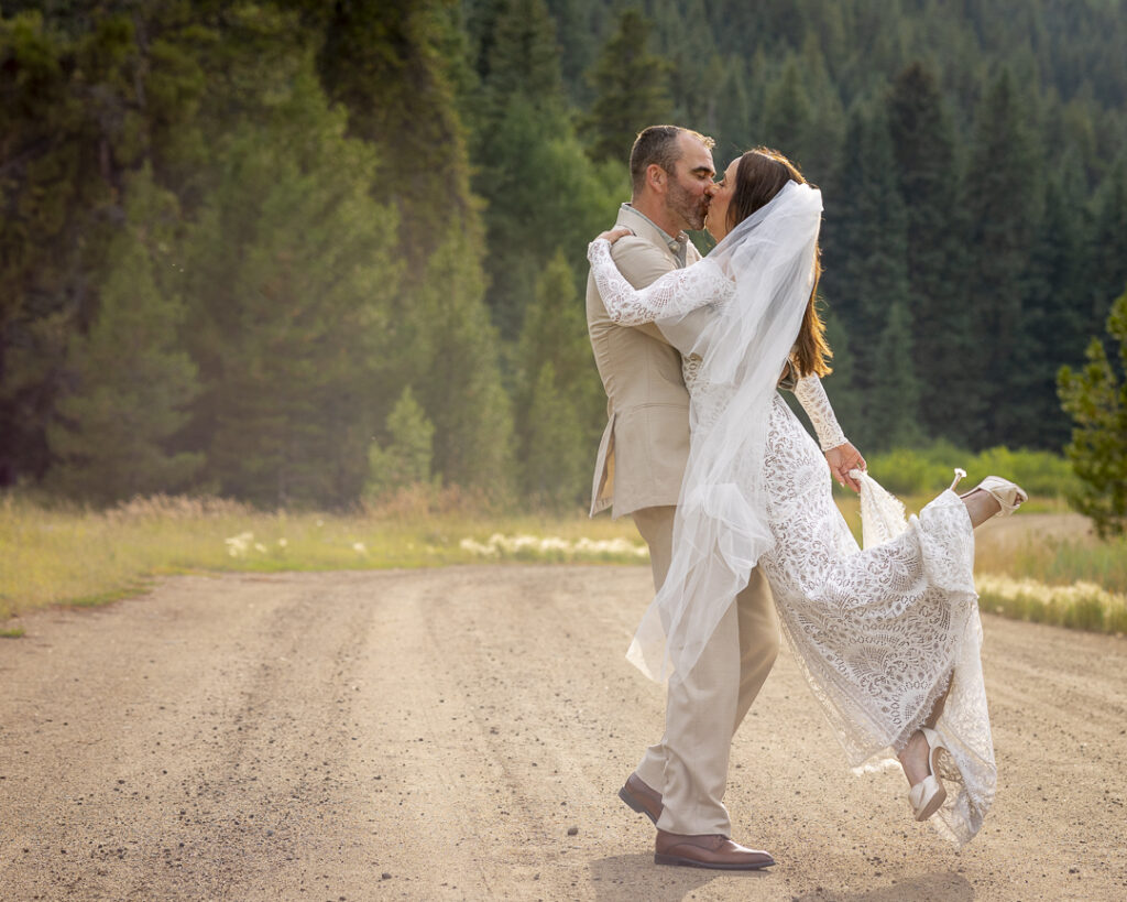 micor-wedding-photos-in-crested-butte Micro wedding at Scarps Ridge Lodge Crested Butte Colorado by Third Eye Photography